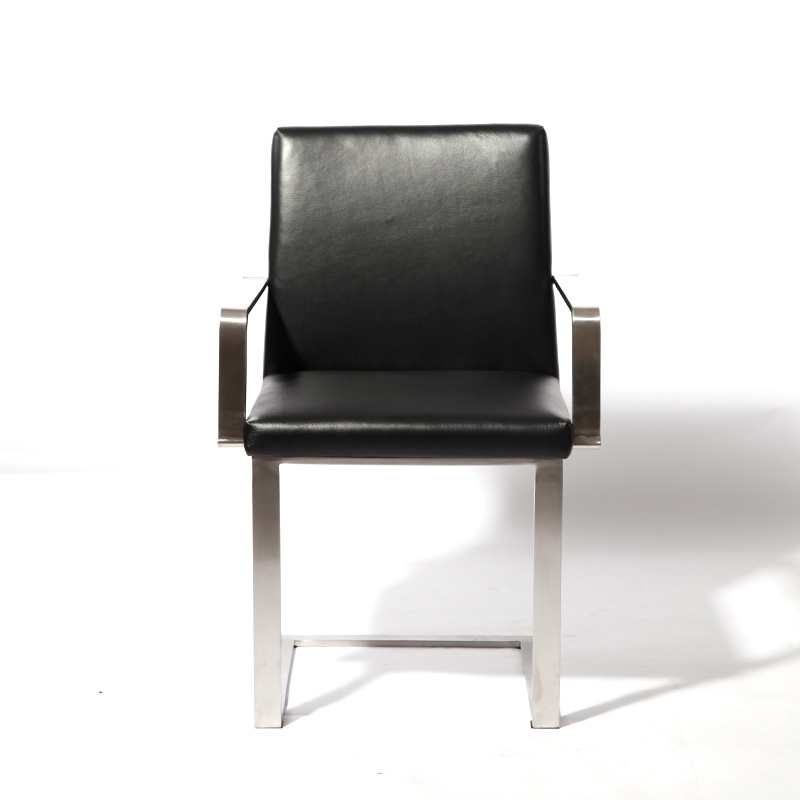 带扶手的真皮餐椅