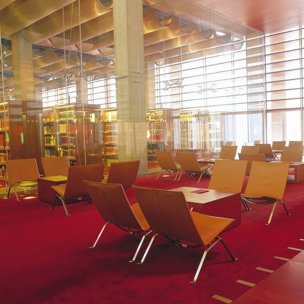 设计师家具：PK22皮椅